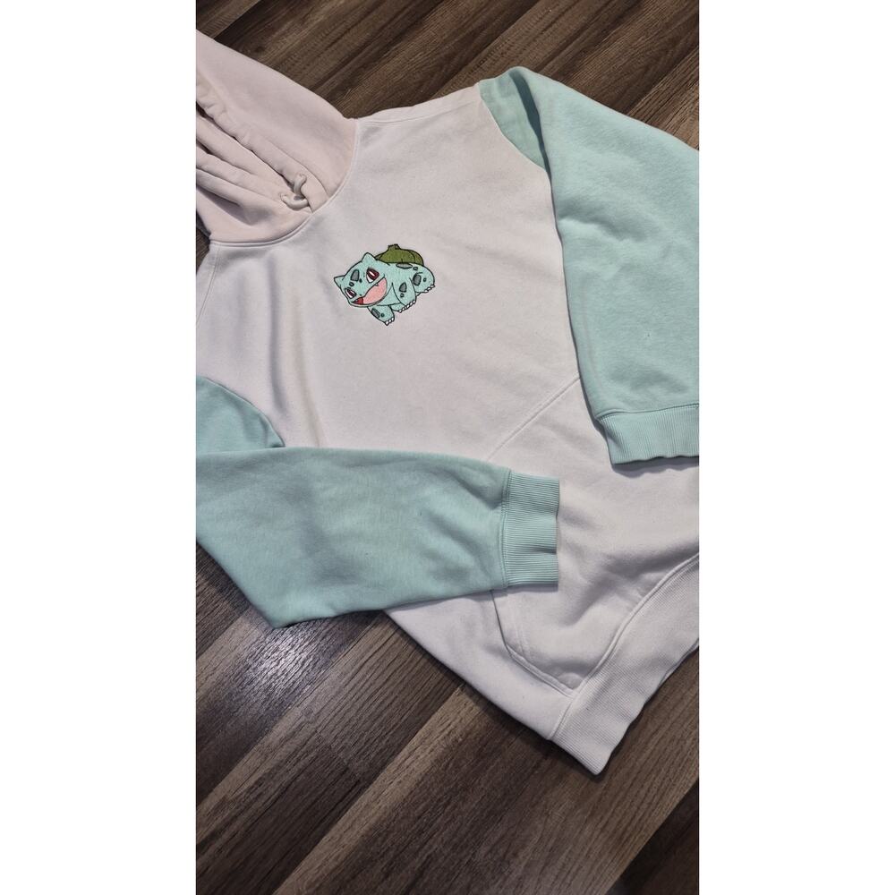 H&M Pokémon Bulbasaur Colorblock Fleece Hoodie Embroidered Pockets XS - Picture 3 of 9